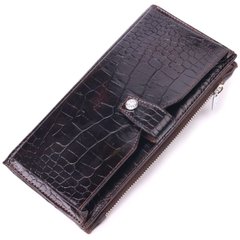 Лакированное вертикальное мужское портмоне из натуральной кожи с тиснением под крокодила KARYA 21424 Коричневый
