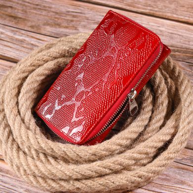 Яркое женское портмоне из лакированной фактурной кожи KARYA 21428 Красный