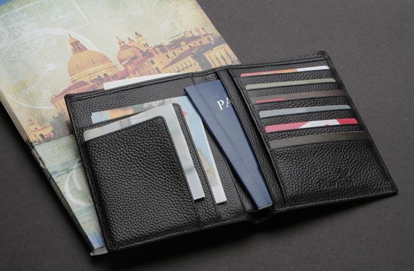 Отличный кожаный кошелек для путешествий с отделениями для паспортов
