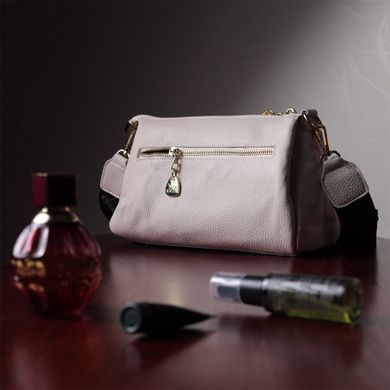 Сумка женская с металлическим украшением посередине из натуральной кожи Vintage 22608 Белая