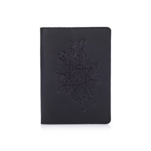 Дизайнерская кожаная обложка для паспорта черного цвета, коллекция "Mehendi Classic"