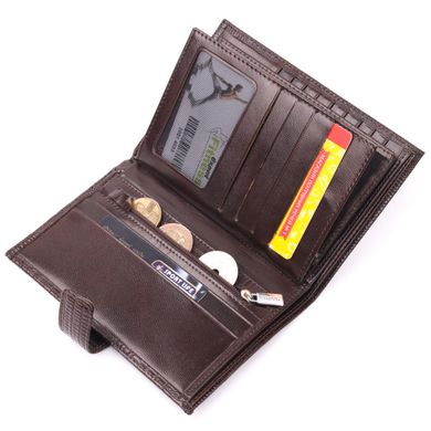 Лакированное мужское портмоне с хлястиком из натуральной фактурной кожи KARYA 21194 Коричневый