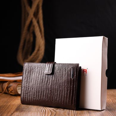 Лакированное мужское портмоне с хлястиком из натуральной фактурной кожи KARYA 21194 Коричневый