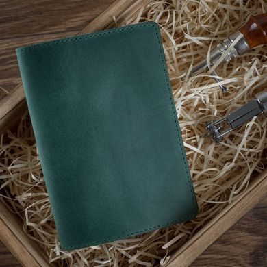 Зеленая обложка для паспорта с натуральной кожи с отделением под карты