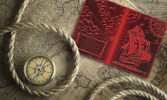 Червона дизайнерська шкіряна обкладинка для паспорта з відділенням для карт, колекція "Discoveries"
