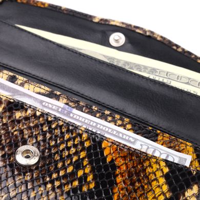 Яскравий жіночий гаманець з клапаном із фактурної шкіри під рептилію KARYA 21111 Різнокольоровий